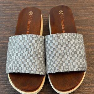 bernie mev. Silver Woven-Texture Slide Sandals with contour Footbed
